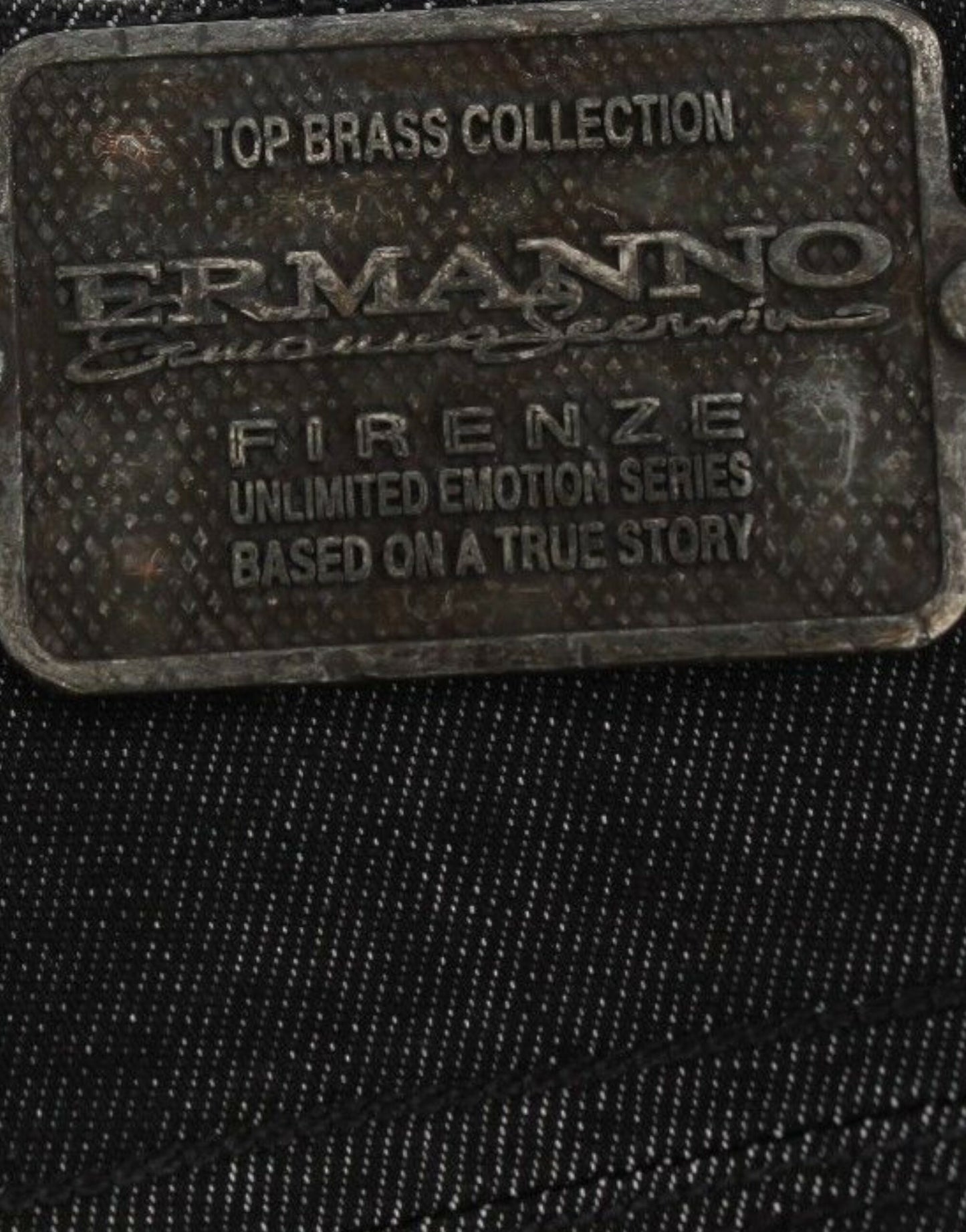 Vestido vaquero ajustado de Ermanno Scervino para emocionar