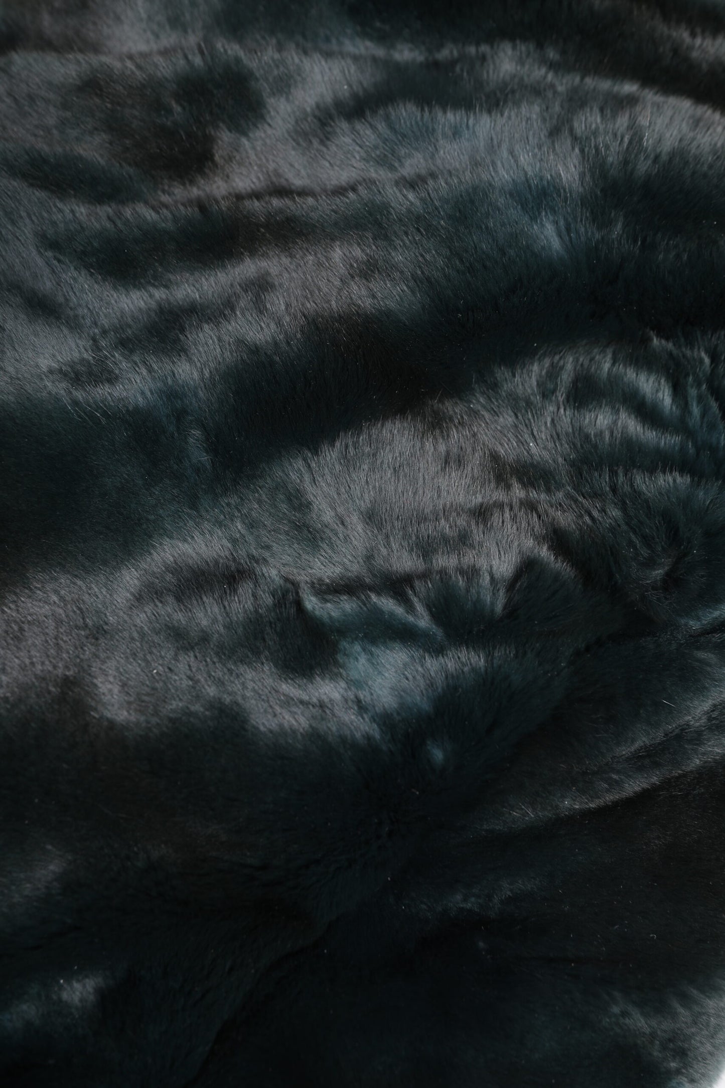 Gorro de piel de comadreja negra para mujer de Dolce & Gabbana