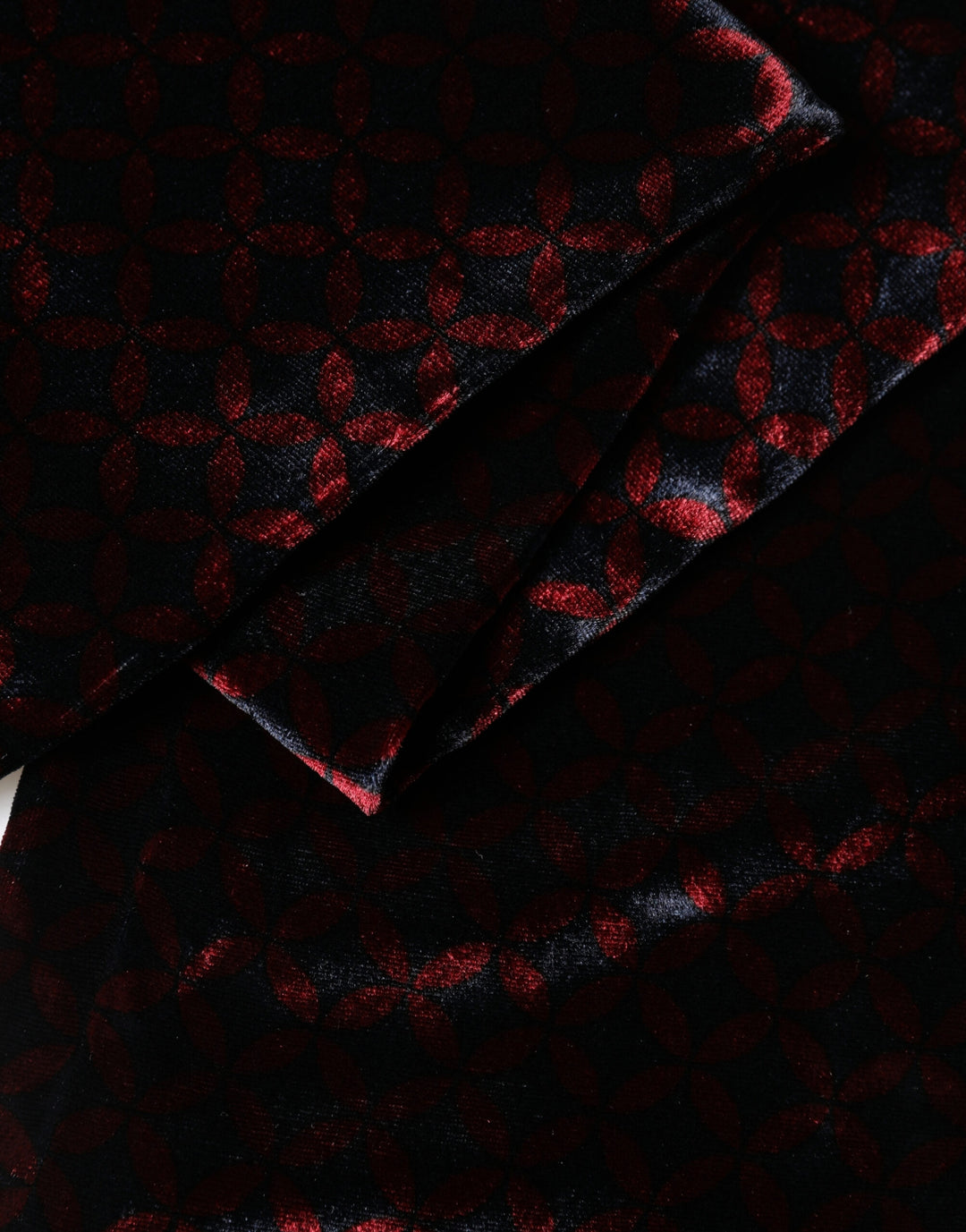 Dolce &amp; Gabbana Black Red Rayon Geometric Pattern Fringe 140cm X 16cm  Scarf