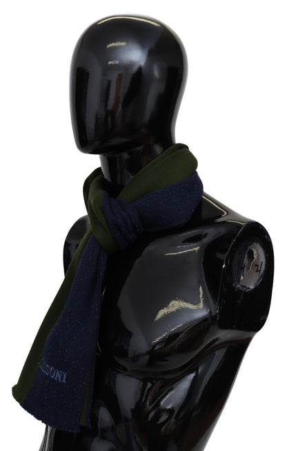 Vestido con bordado del logotipo y bufanda de lana Missoni para impresionar