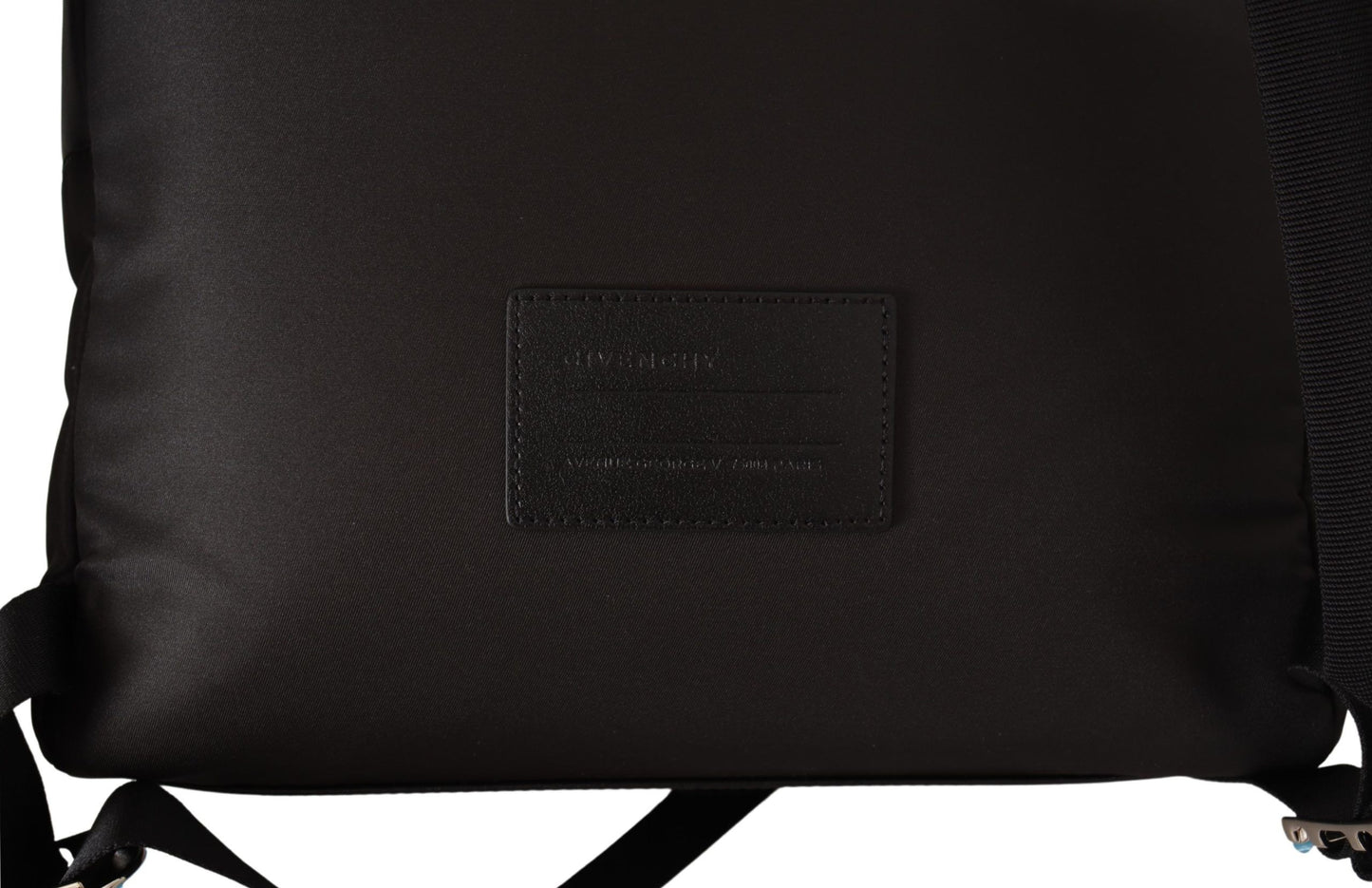 Mochila urbana Givenchy con cierre de cremallera ajustable en el hombro