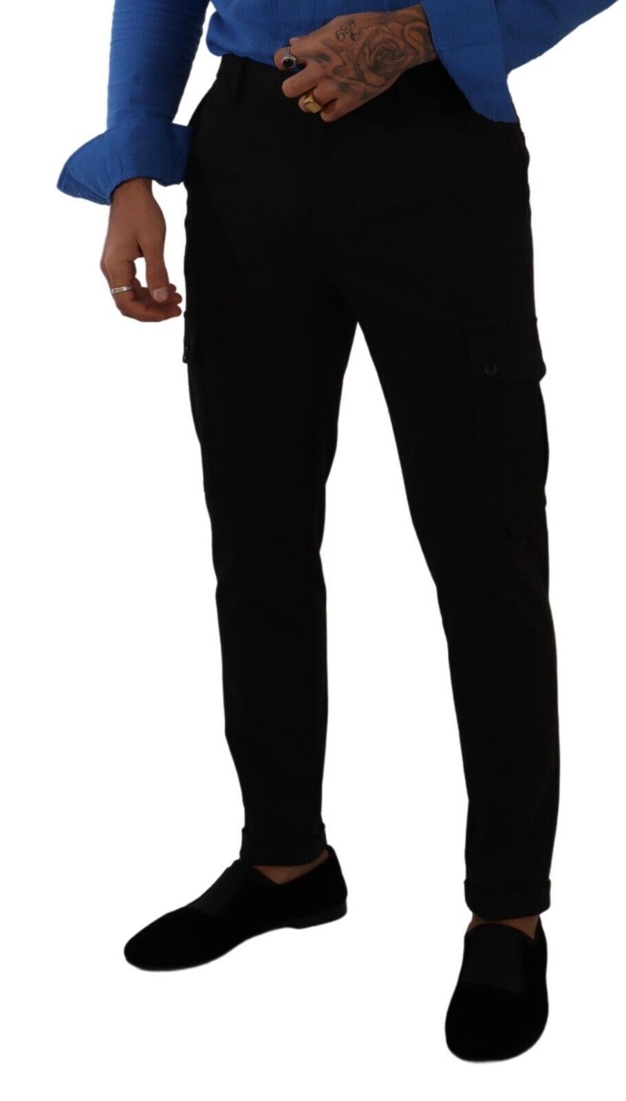 Pantalones cargo ajustados de Dolce Gabbana. Vestido negro llamativo.