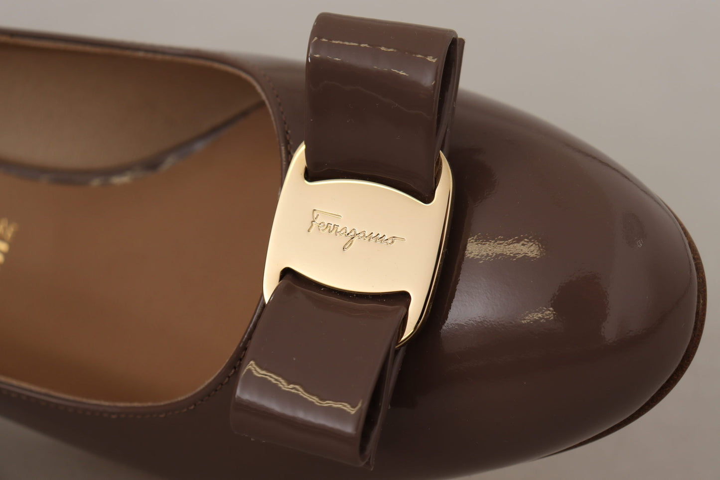 Zapatos de tacón Salvatore Ferragamo Caraway Brown con un estilo elevado