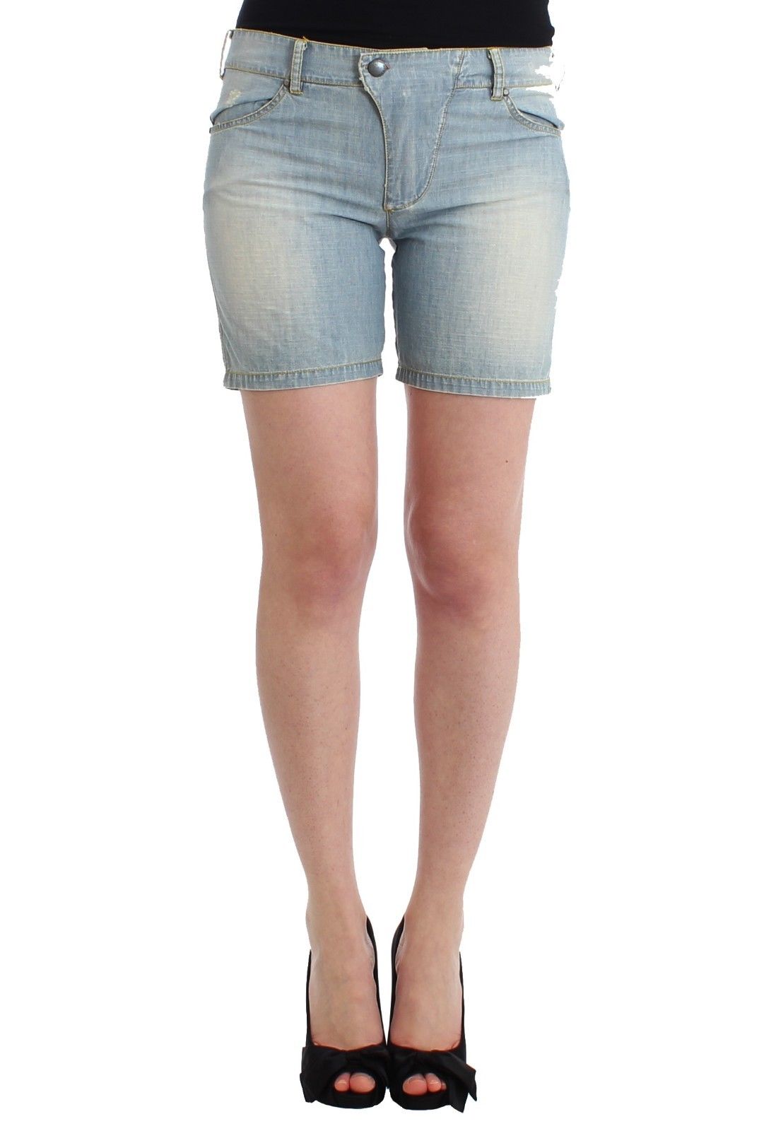 Los shorts vaqueros azules de Ermanno Scervino deslumbran este verano