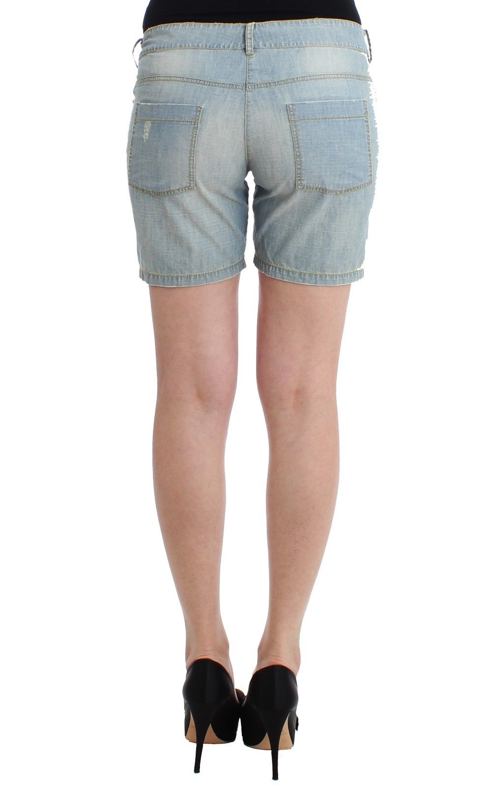 Los shorts vaqueros azules de Ermanno Scervino deslumbran este verano