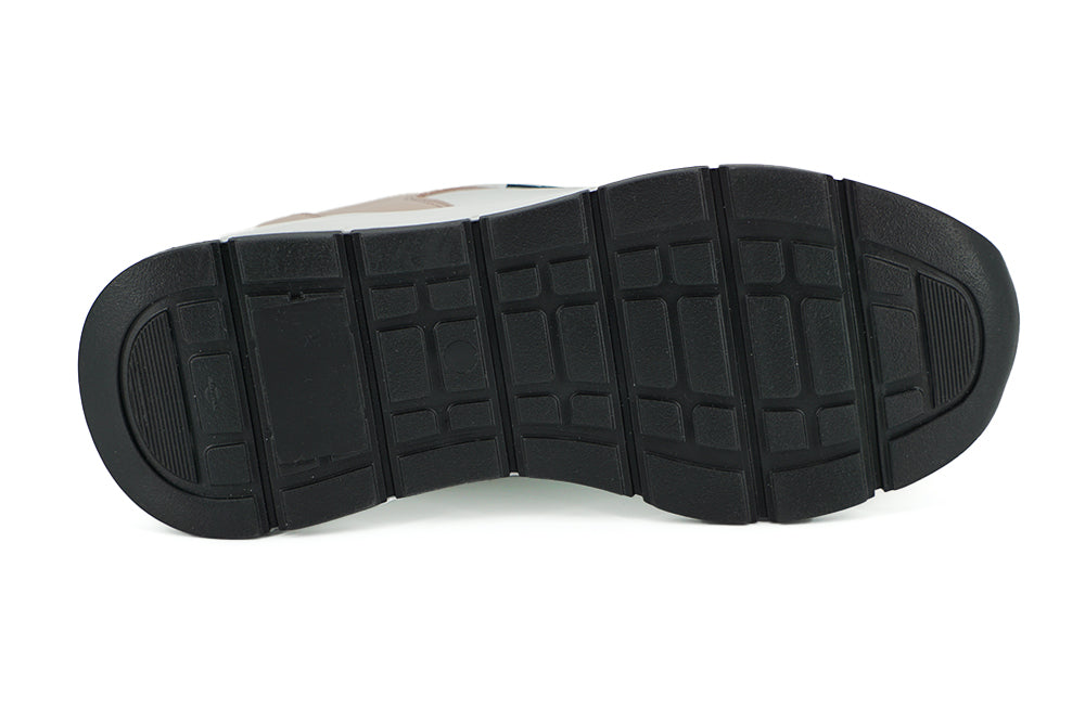 Zapatillas Versace de piel de becerro rosa empolvado que visten tus pies