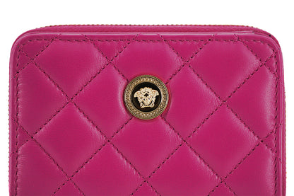 La cartera Versace presenta el lujo del cuero napa acolchado