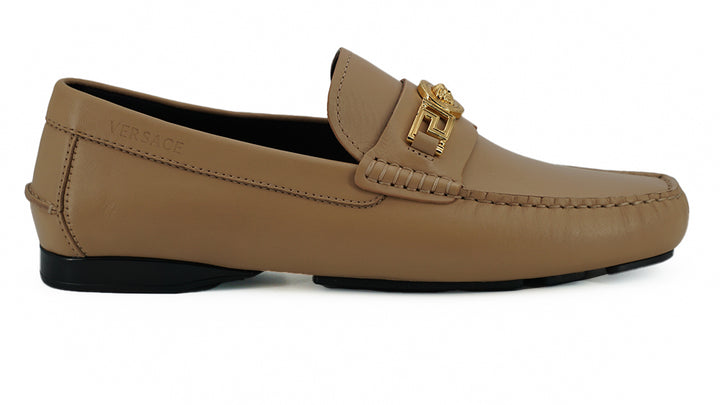 Mocasines Versace de piel de becerro beige Viste los sentidos