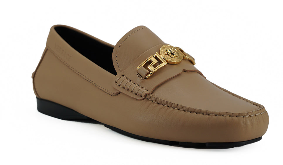 Mocasines Versace de piel de becerro beige Viste los sentidos