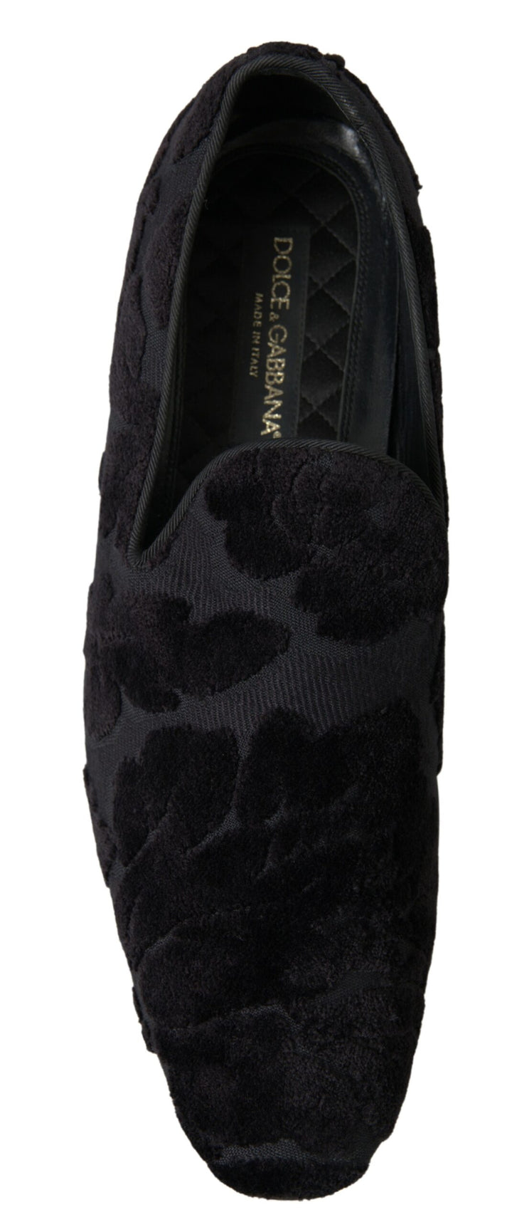 Los mocasines atemporales elevan el estilo de tu perfume.
