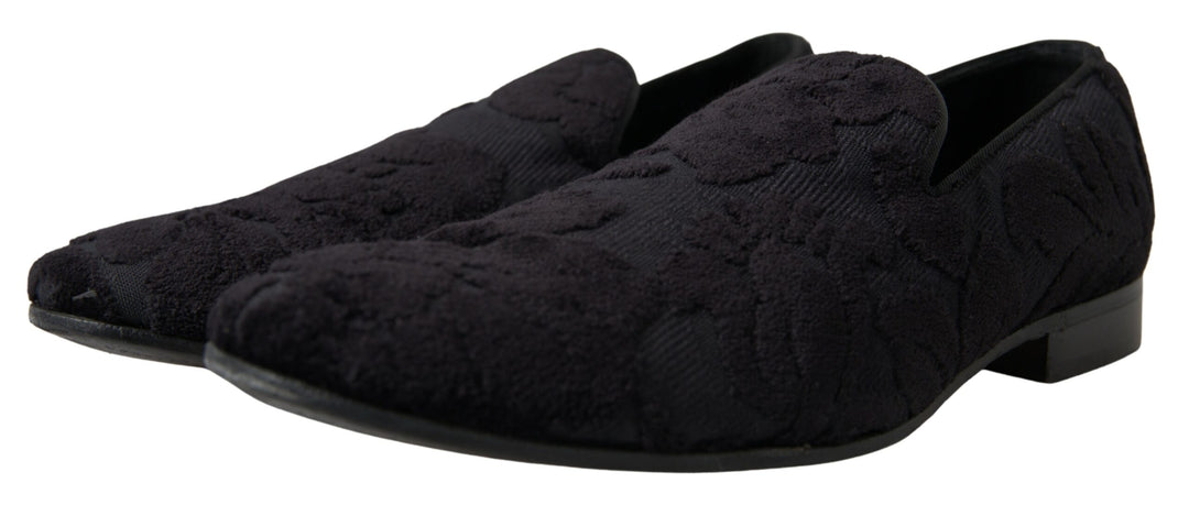 Los mocasines atemporales elevan el estilo de tu perfume.