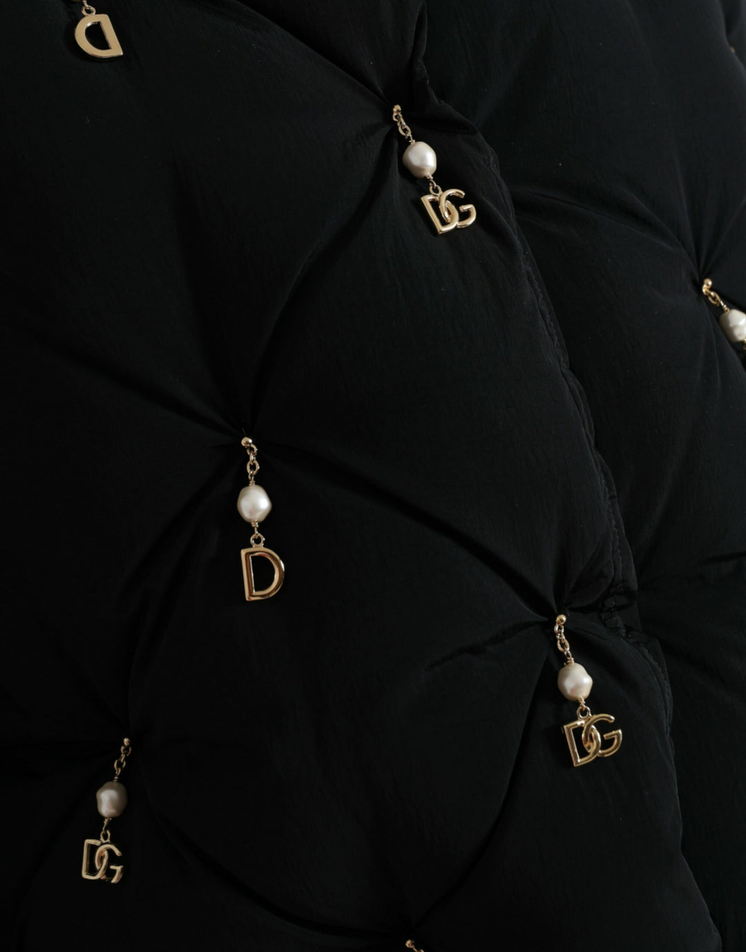 Chaqueta acolchada elegante con adorno de perlas de Dolce &amp;amp; Gabbana