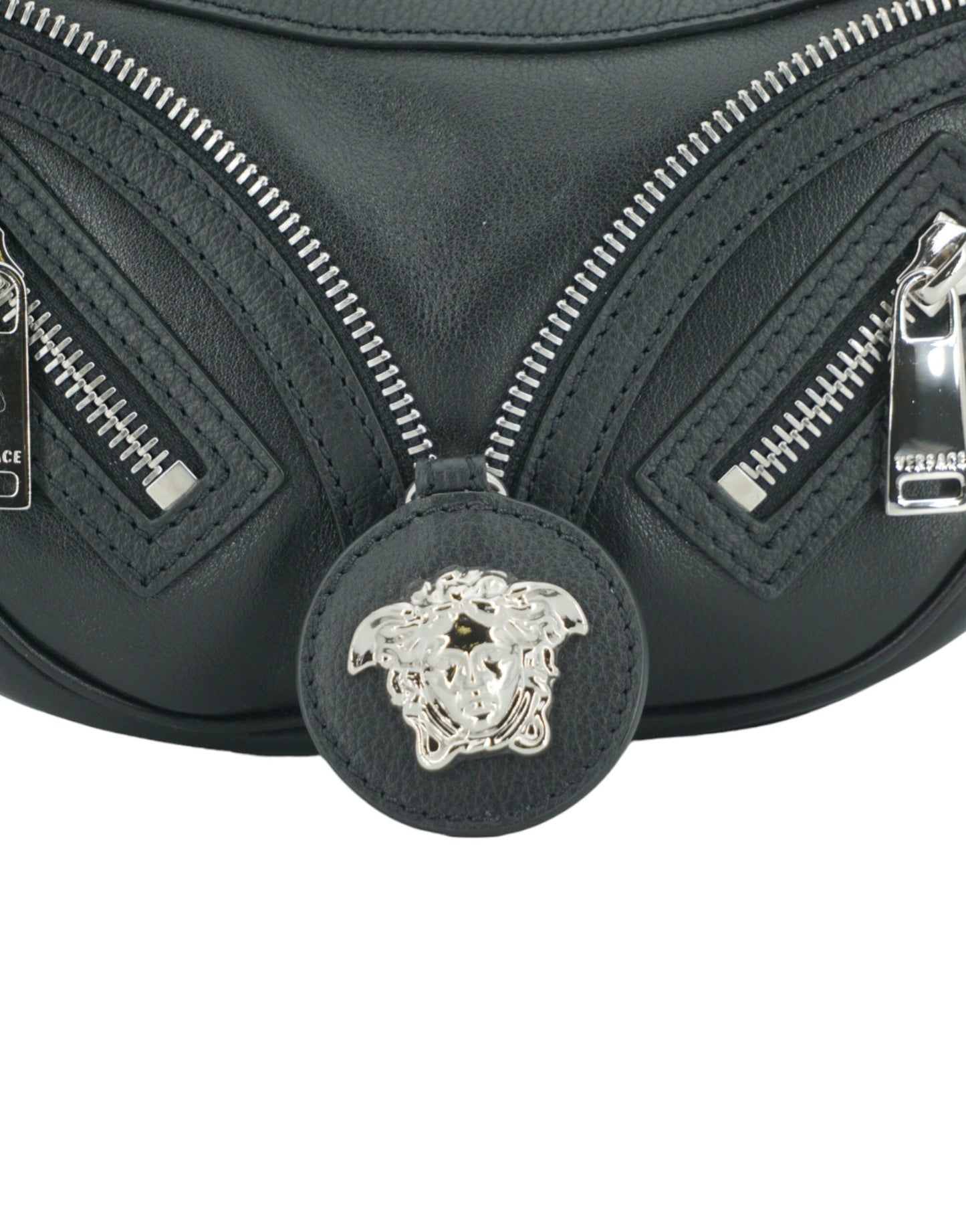 Elegante mini bolso de hombro hobo negro de Versace
