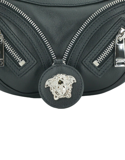 Elegante mini bolso de hombro hobo negro de Versace