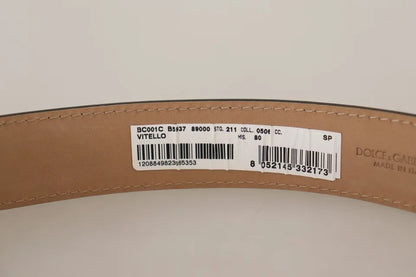 Cinturón de cuero negro con hebilla grabada con el logotipo de metal dorado de Dolce &amp; Gabbana