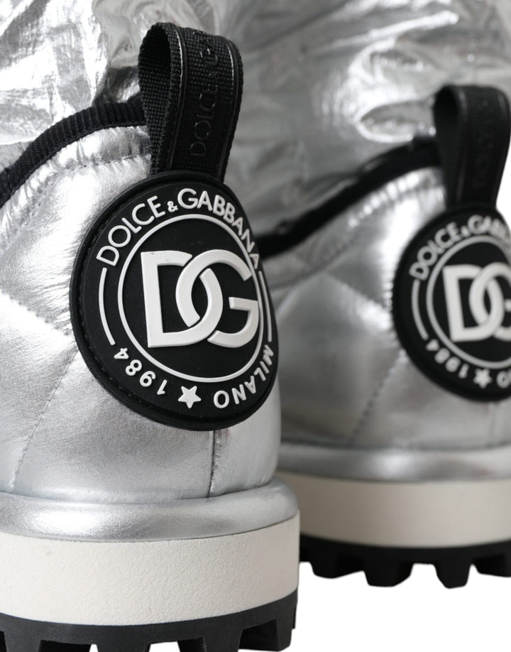 Botas con parche del logotipo acolchado en plata metalizada de Dolce &amp;amp; Gabbana