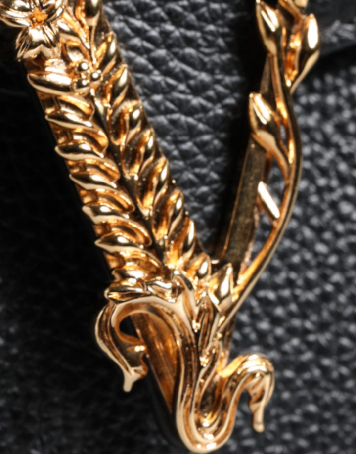 Bolso bandolera Versace de piel de becerro granulada negra con logotipo