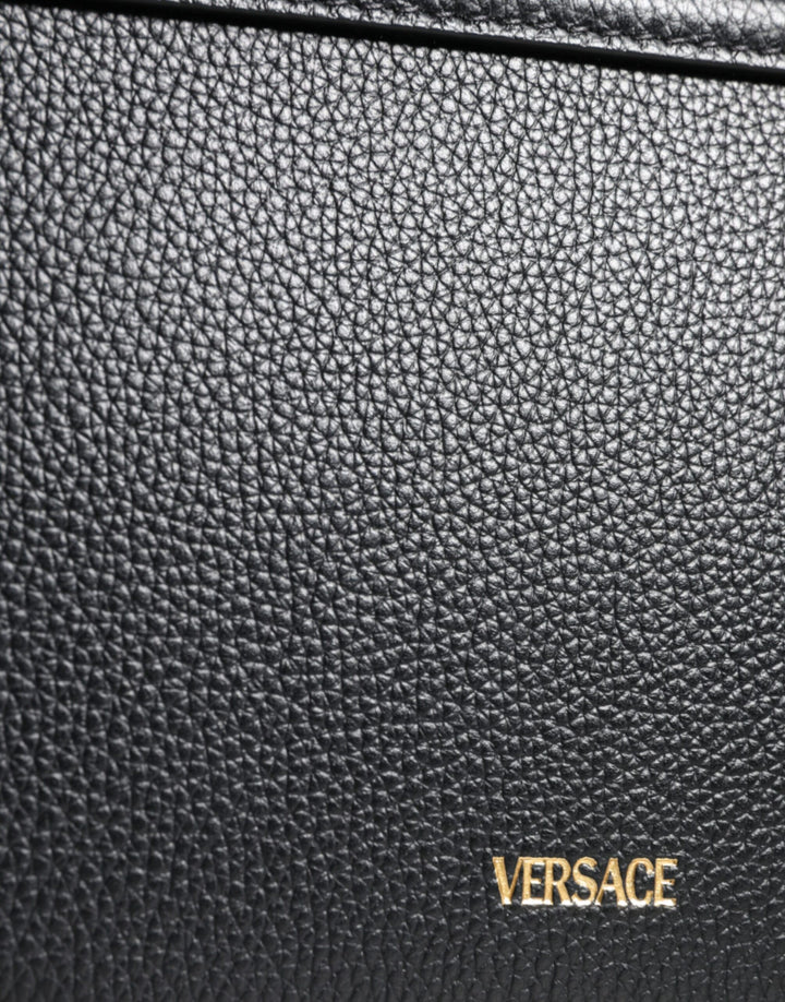 Bolso bandolera Versace de piel de becerro granulada negra con logotipo