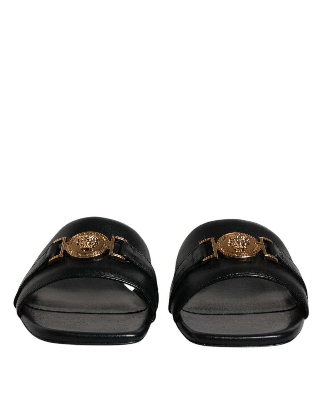 Sandalias planas Versace de cuero negro con placa del logotipo