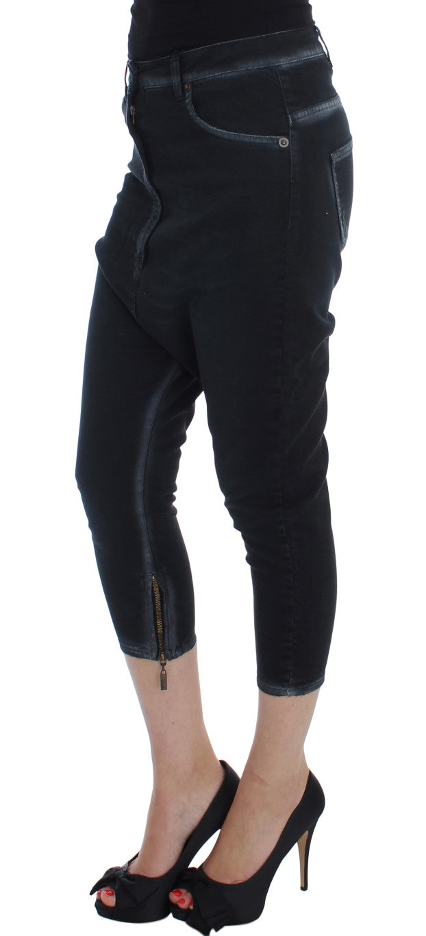 Los jeans azules Cavalli revelan un estilo sin esfuerzo