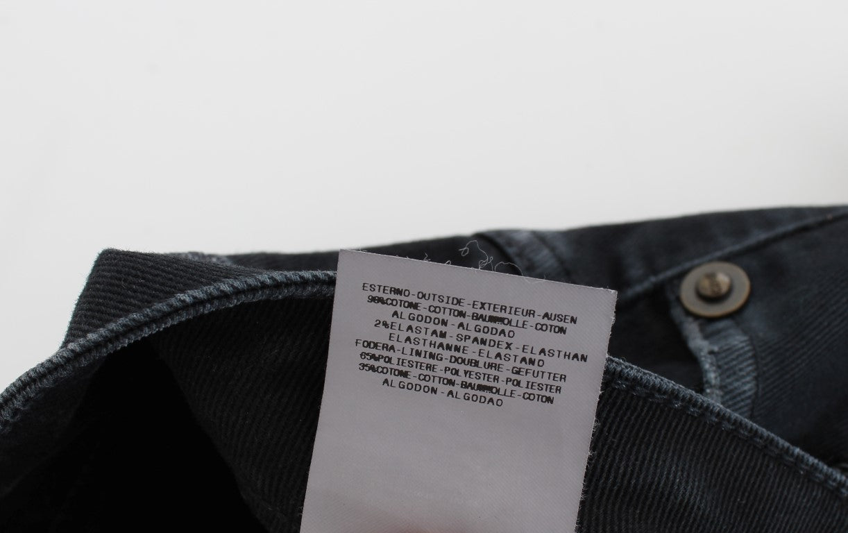 Los jeans azules Cavalli revelan un estilo sin esfuerzo