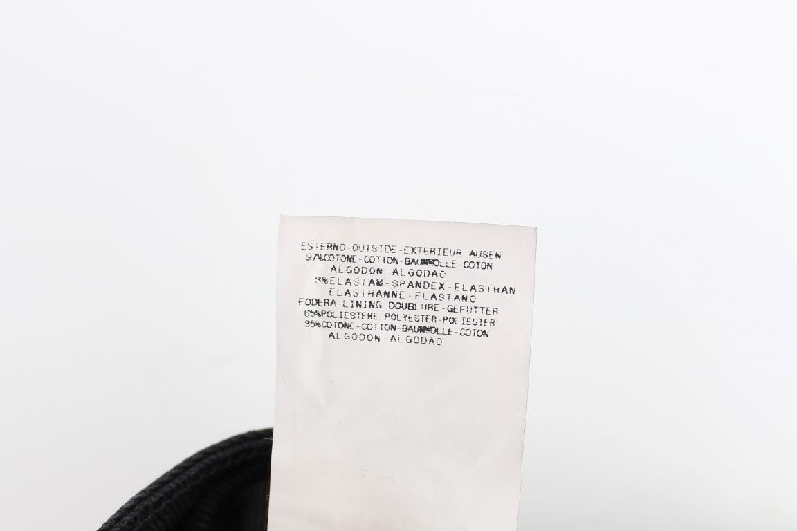 Los jeans negros ajustados Cavalli dan rienda suelta al estilo italiano