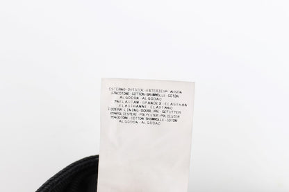 Los jeans negros ajustados Cavalli dan rienda suelta al estilo italiano