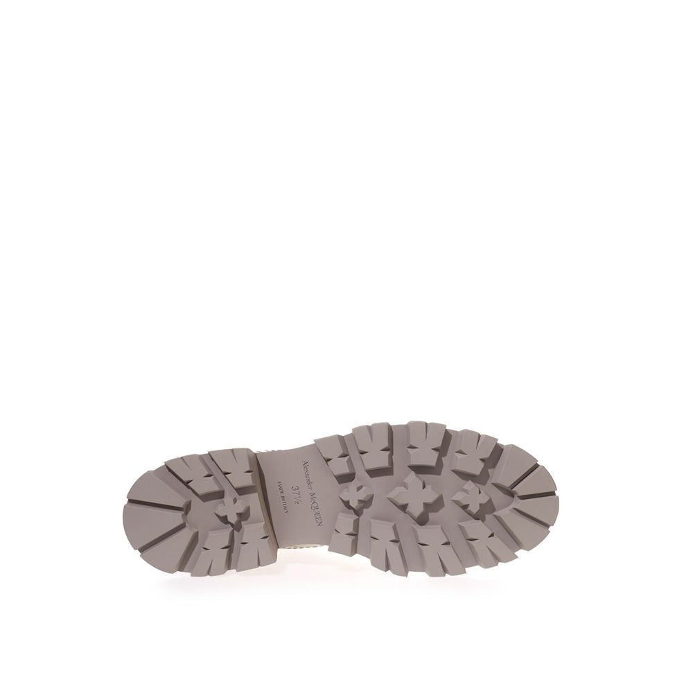 Botas de cuero gris chic de Alexander McQueen para pasos elegantes