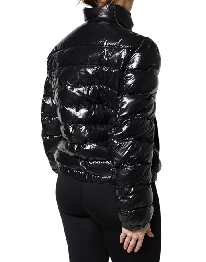 Chaqueta acolchada con cremallera completa y placa del logotipo en negro de Dolce &amp;amp; Gabbana