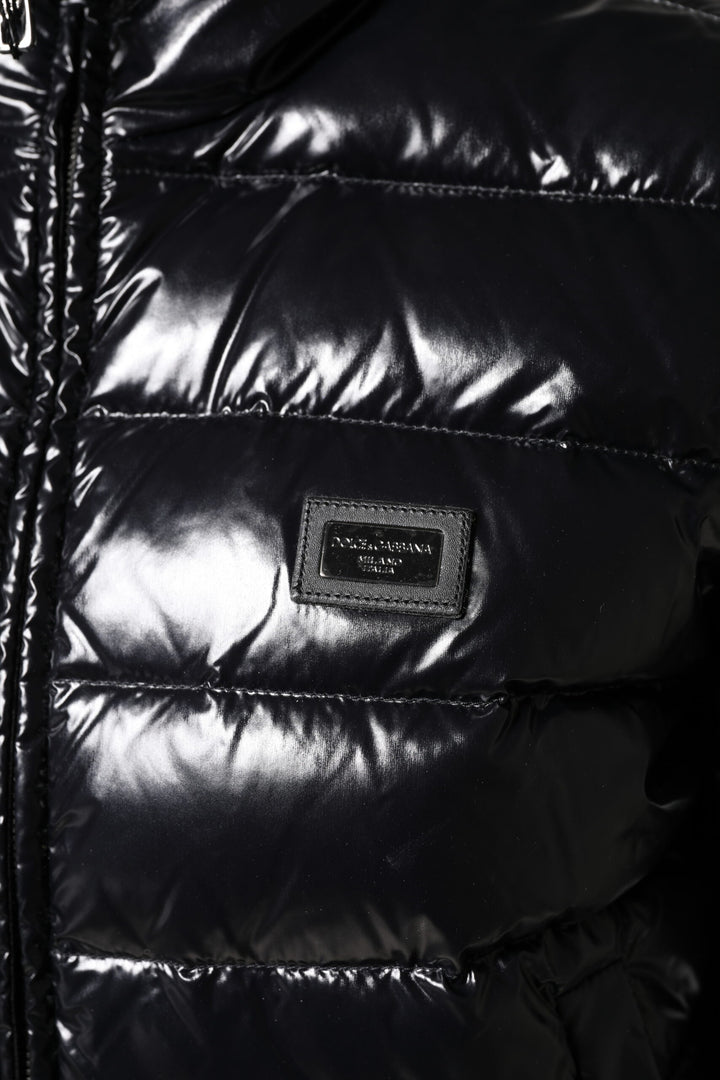 Chaqueta acolchada con cremallera completa y placa del logotipo en negro de Dolce &amp;amp; Gabbana