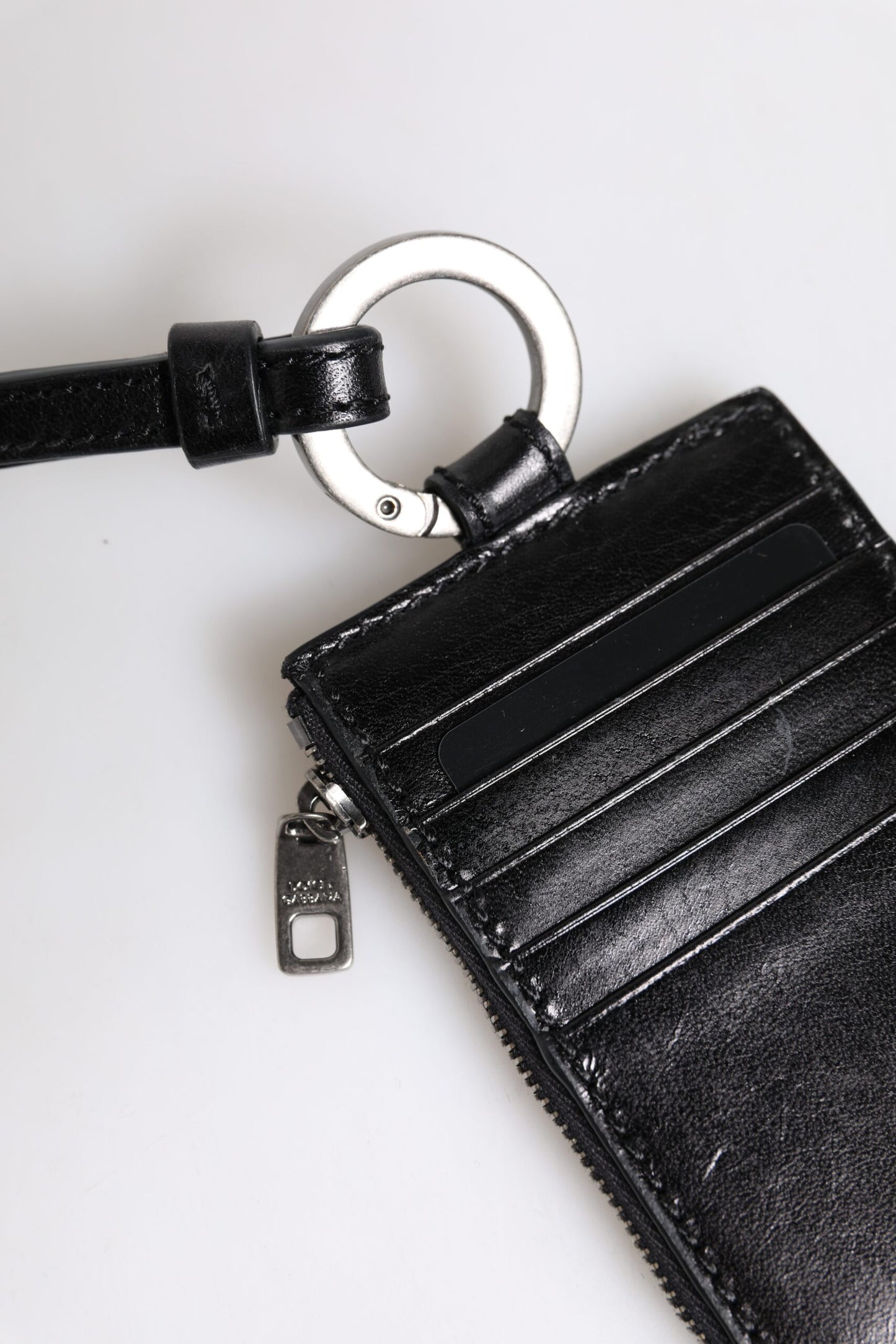 Cartera porta tarjetas con cordón y logo en relieve de Dolce &amp; Gabbana en cuero negro