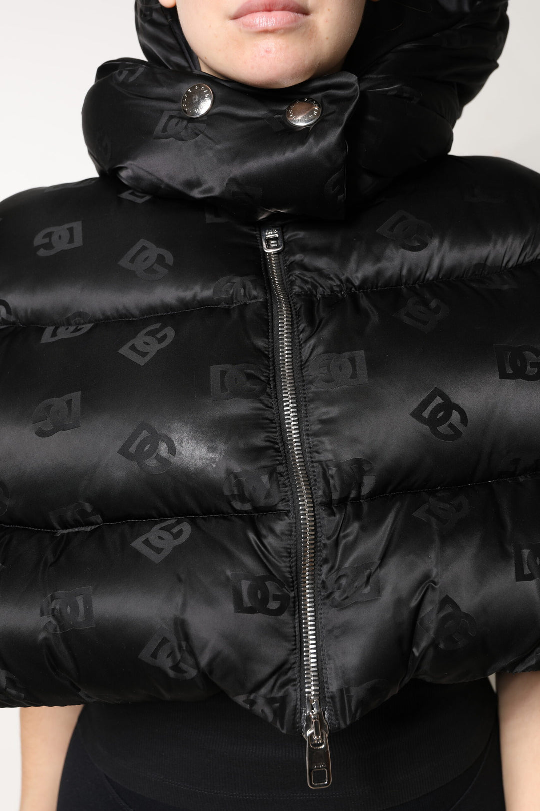 Dolce &amp;amp; Gabbana Doudoune courte noire à capuche et fermeture éclair intégrale
