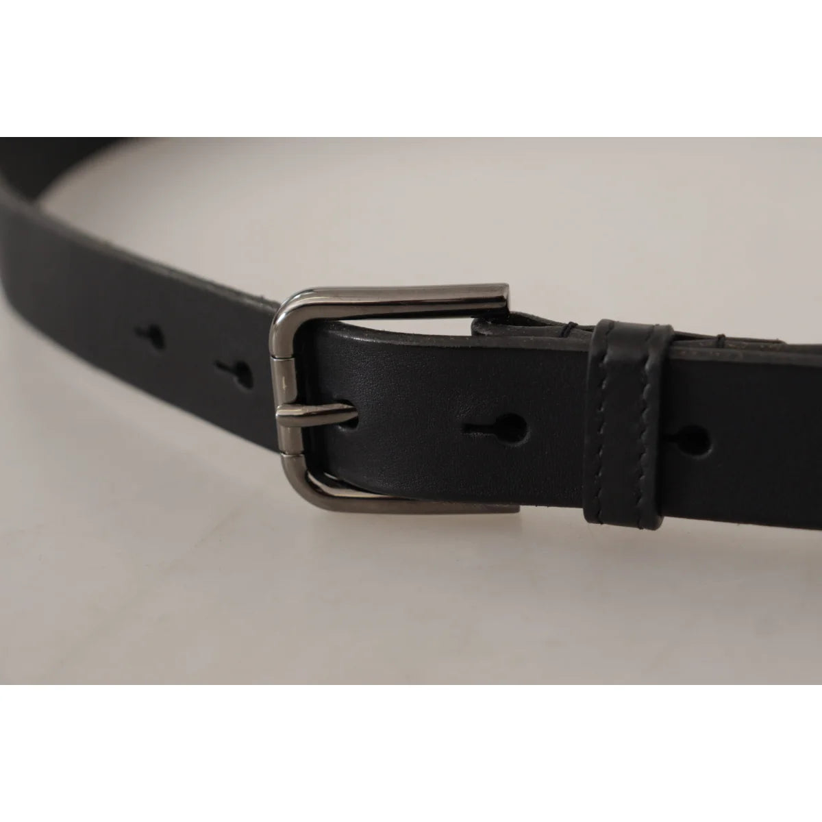 Eye Catching Dolce Gabbana Leather Belt With Sleek Metal Buckle &