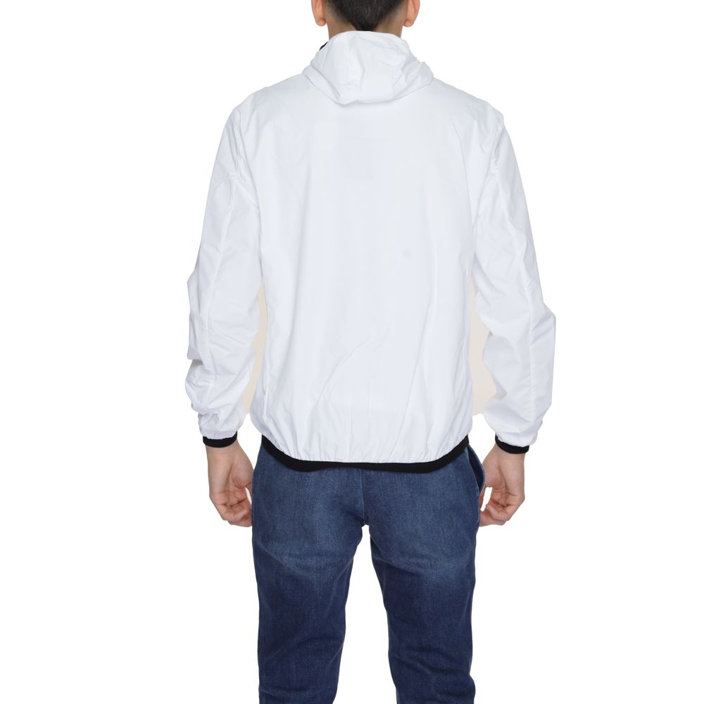 La veste blanche en polyester des Suns vole le soleil