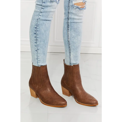 Journey Stacked Heel Boots Perfectly Blend Cowboy and Chelsea Styles Shoes Sneakers Trendsi