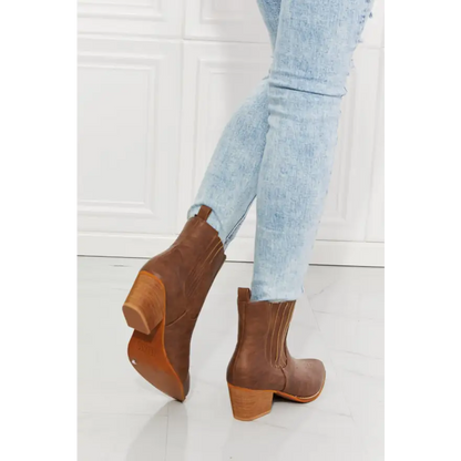 Journey Stacked Heel Boots Perfectly Blend Cowboy and Chelsea Styles Shoes Sneakers Trendsi