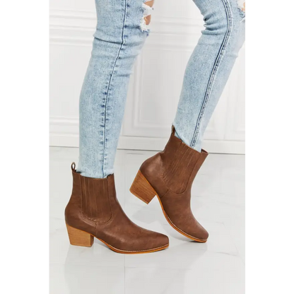 Journey Stacked Heel Boots Perfectly Blend Cowboy and Chelsea Styles Shoes Sneakers Trendsi