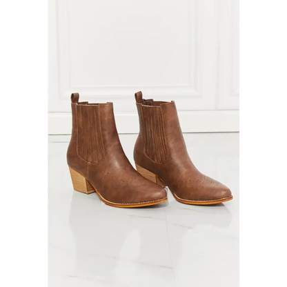 Journey Stacked Heel Boots Perfectly Blend Cowboy and Chelsea Styles Shoes Sneakers Trendsi