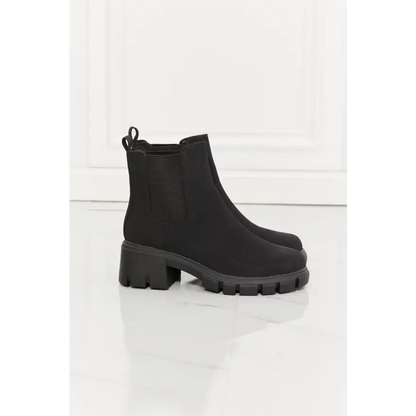 Urban Chic Matte Lug Sole Chelsea Boots for Confident Strolling Shoes Sneakers Trendsi