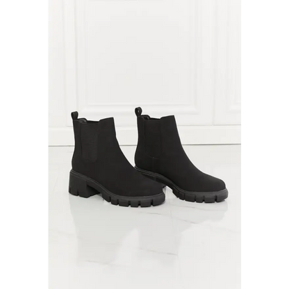 Urban Chic Matte Lug Sole Chelsea Boots for Confident Strolling Shoes Sneakers Trendsi