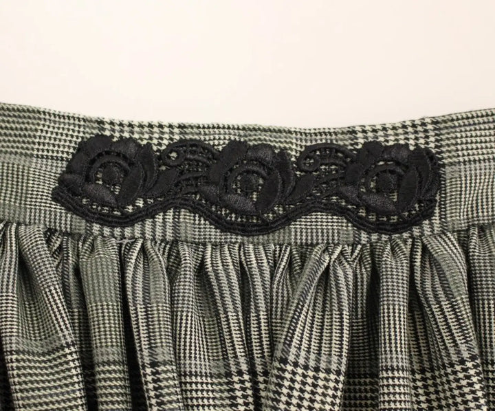 Noemi Alemán Gray Checkered Wool Shorts Skirt