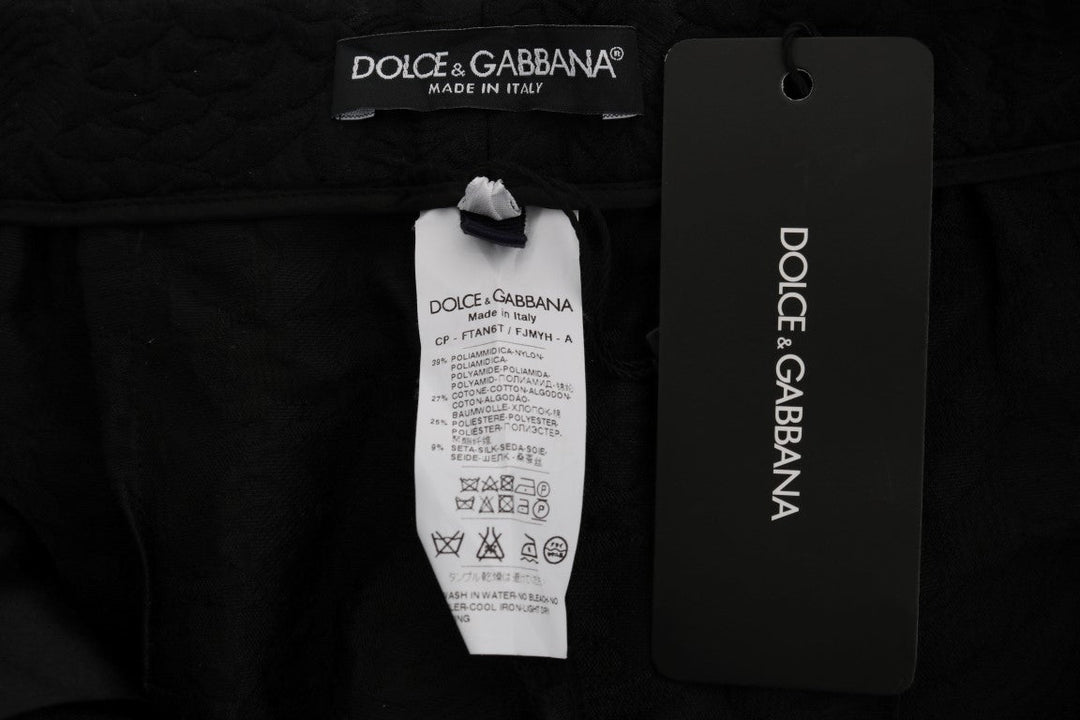 Vestido con brocado floral de Dolce Gabbana y pantalones cortos sueltos