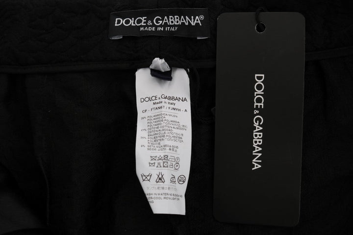 Vestido con brocado floral de Dolce Gabbana y pantalones cortos sueltos