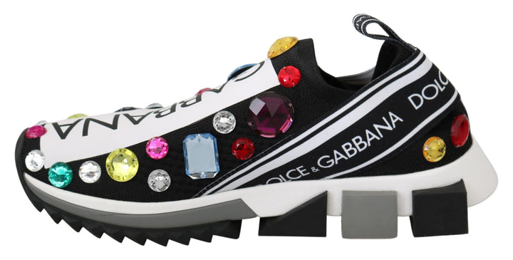 Zapatillas deportivas Dolce Gabbana con suela de goma y logo. Vestido llamativo.