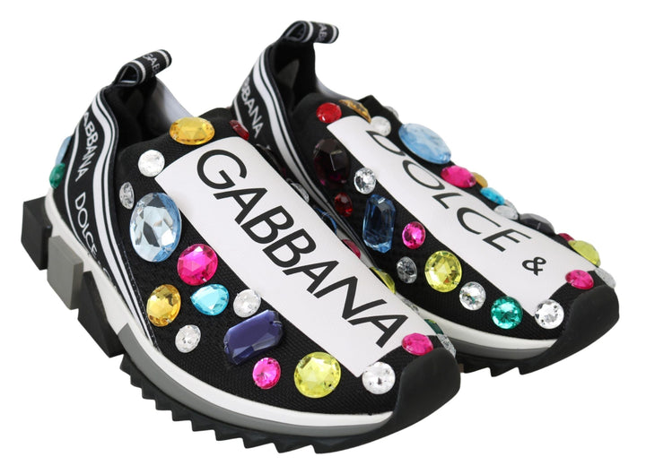 Zapatillas deportivas Dolce Gabbana con suela de goma y logo. Vestido llamativo.